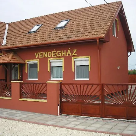 Horvath Vendeghaz Apartment *